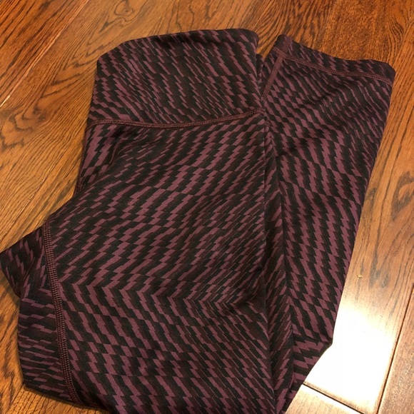Cropped Lululemon Yoga Leggings - Picture 4 of 4